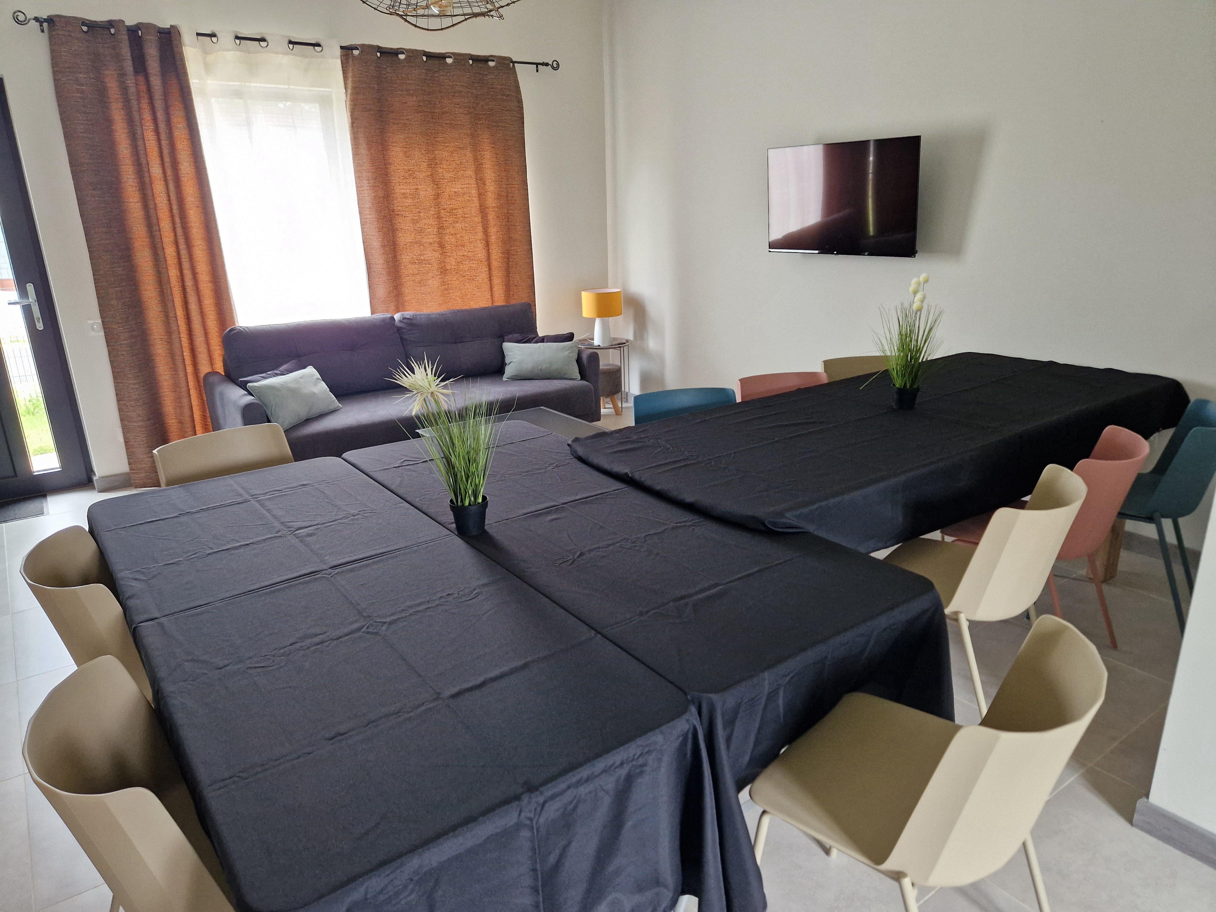 Salon avec cuisine ouverte